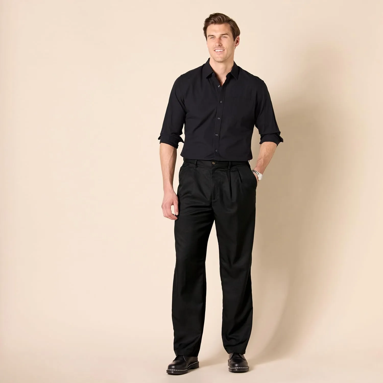 Amazon Essentials Men's Classic-Fit Expandable-Waist Pleated Dress Pant