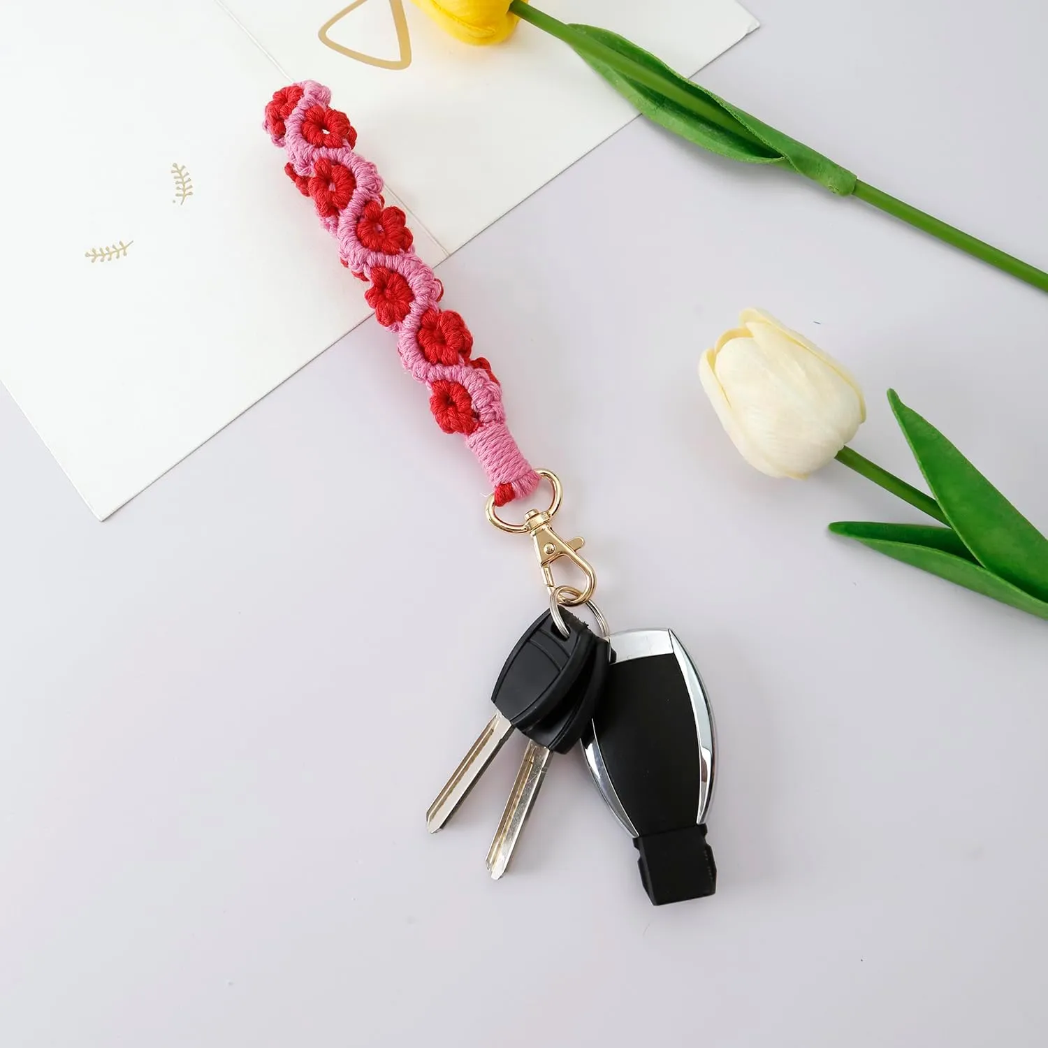 Handmade Boho Keychain Wrist Lanyard for Keys Cute Flower Keychain Wristlet Macrame Keychain Key Lanyard for Women
