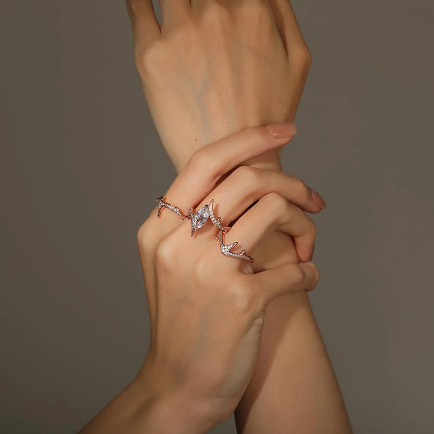 Jeulia 3PCS Stackable Knuckle Midi Rings for Women's Minimalist Chevron V Ring with 2.64CT Cubic Zirconia Sterling Silver & Rose Gold Bridal Ring Sets Teardrop Wedding Band with Jewelry Gift Box