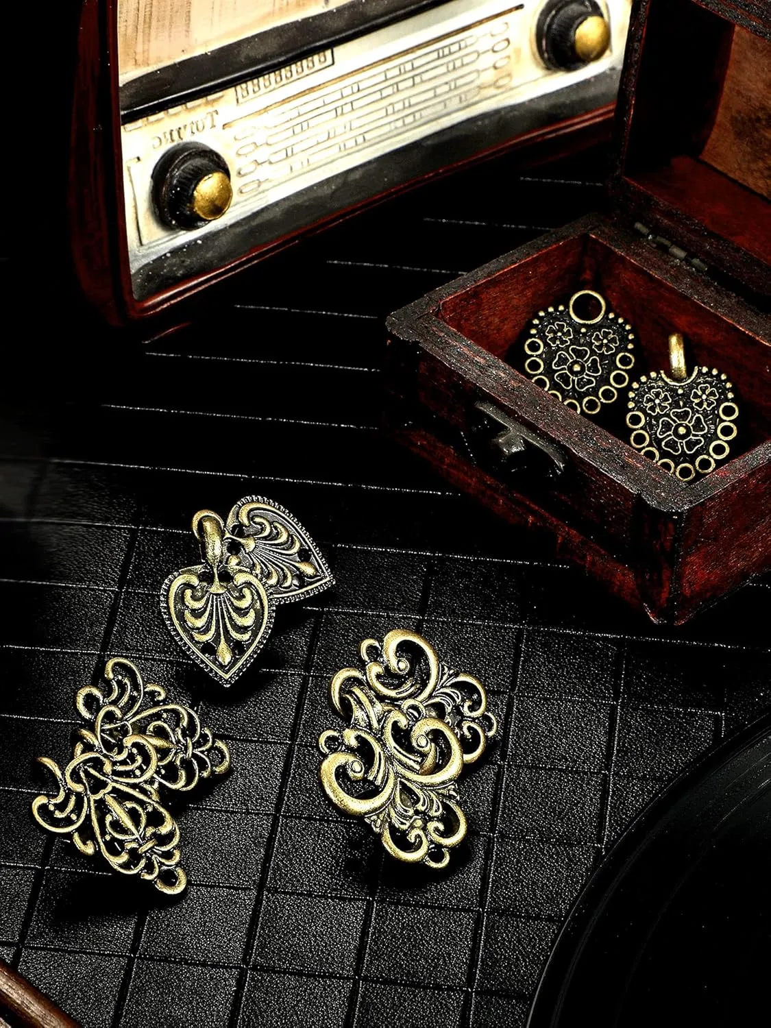 WILLBOND 4 Pieces Vintage Sweater Swirl Clip Cape Cloak Retro Cardigan Shawl Collar Clasp Dress Shirt Brooch Clip